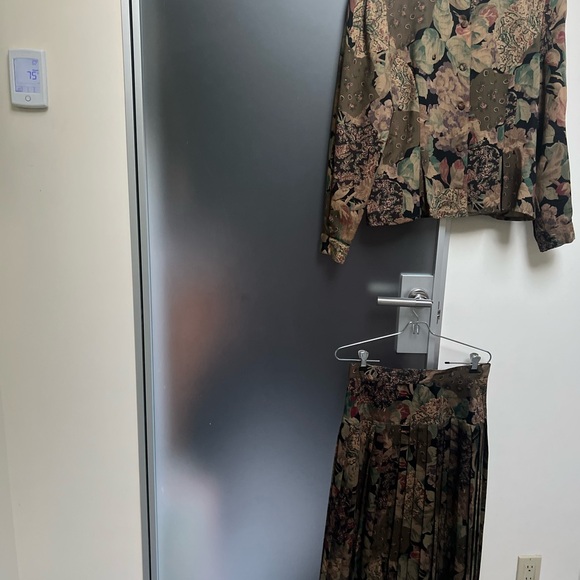 Paul Costello Made in Ireland ,set of top and skirt size 10, pure light wool. - Picture 11 of 14